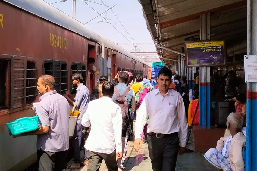 त्योहार पर यात्रियों को बड़ी राहत...चलाई जाएंगी 10 स्पेशल ट्रेनें, चार बरेली कैंट में भी रुकेंगी
