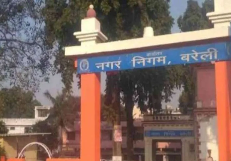 बरेली: रोहिलखंड मेडिकल काॅलेज के सामने जर्जर मार्ग को बनाएगा नगर निगम