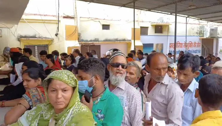 बरेली: मौसम के बदलाव के साथ बढ़े डेंगू और बुखार के मरीज, OPD में लगी लंबी कतारें