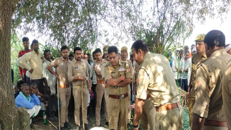 सीतापुर : लापता युवक का गन्ने के खेत में मिला शव,रुमाल से कसी थी गर्दन