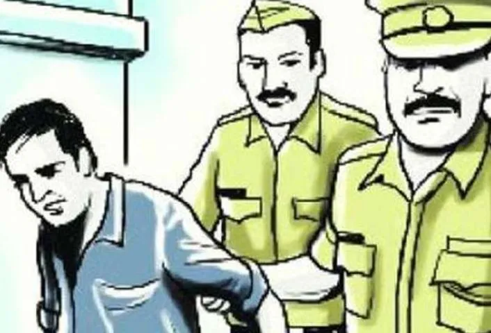 बरेली: रेल सम्पत्ति चोरी में पूर्व पार्षद और रेल कर्मी गिरफ्तार