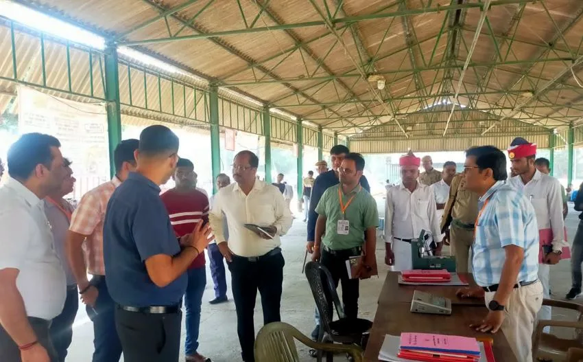 शाहजहांपुर: सरकारी धान खरीद में नमी बनी बाधा, ज्यादातर सेंटर रहे सूने