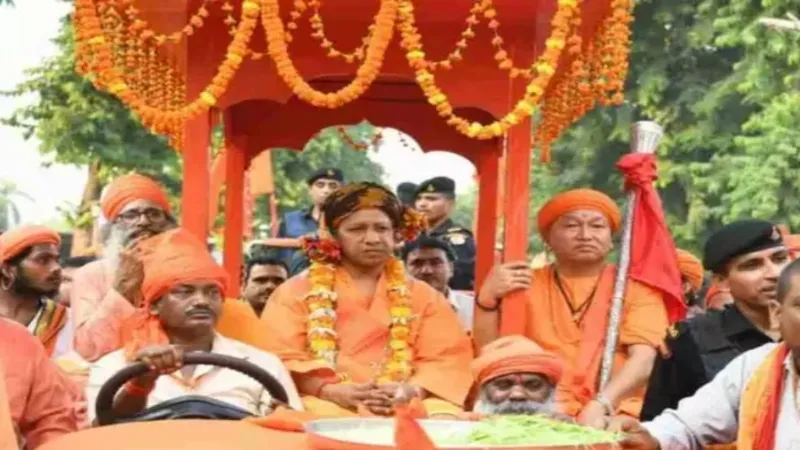 गोरखपुर में CM योगी बने दंडाधिकारी, विजयदशमी पर किया पूजन 