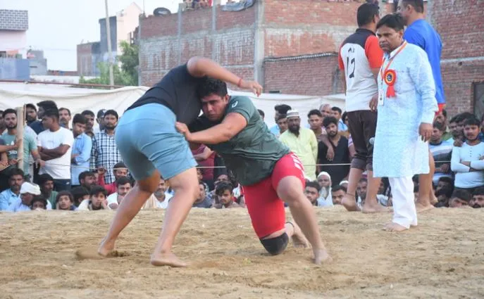 बरेली: पूनम फोगाट और अंजू मलिक के बीच बराबरी पर छूटा मुकाबला