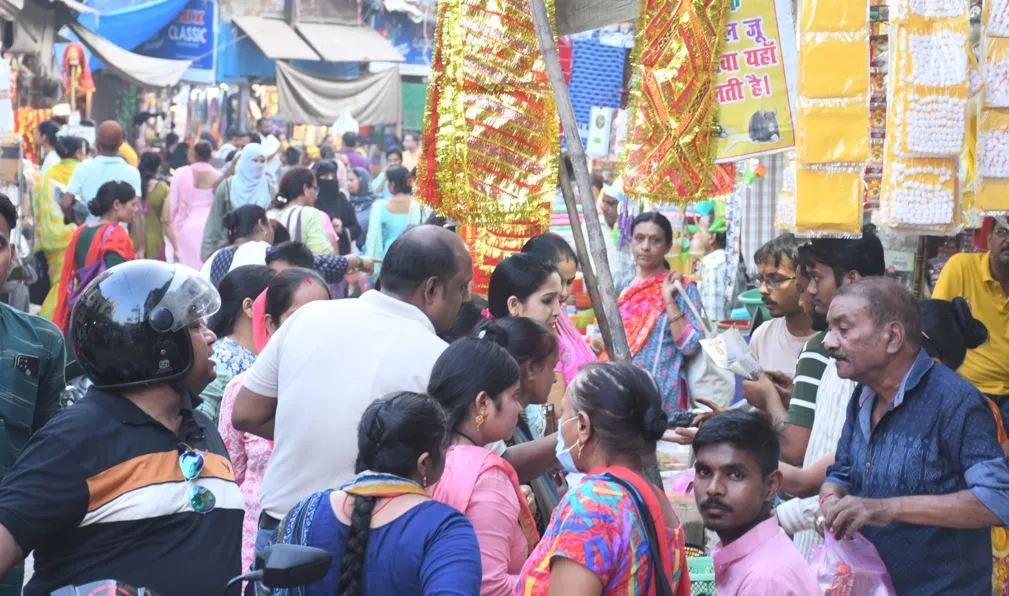 बरेली: नवरात्रि में महंगाई की मार...मेवा और फलों के बढ़े दाम, जानिए और क्या-क्या हुआ मंहगा