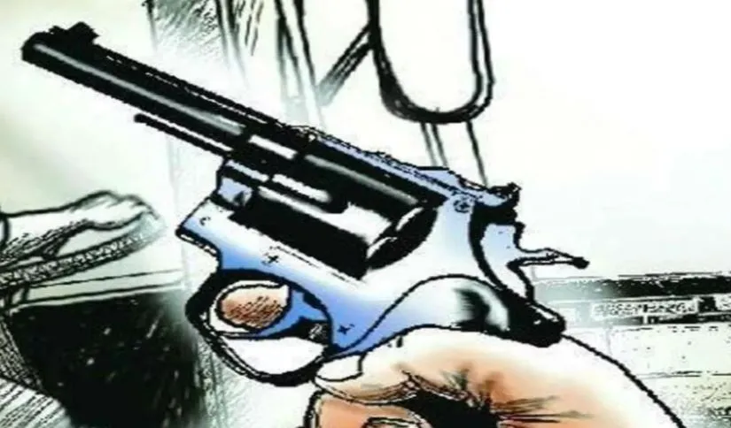 बरेली: घर जाकर पत्नी को टीका न लगाने पर एएनएम पर ताना तमंचा