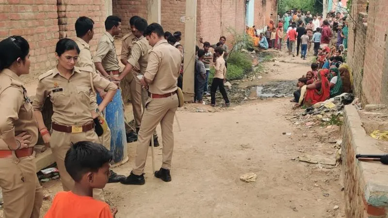 Hamirpur News: युवक की हत्या कर शव दफनाने की आशंका… पुलिस ने मकान में कराई खुदाई, 18 माह से था गायब
