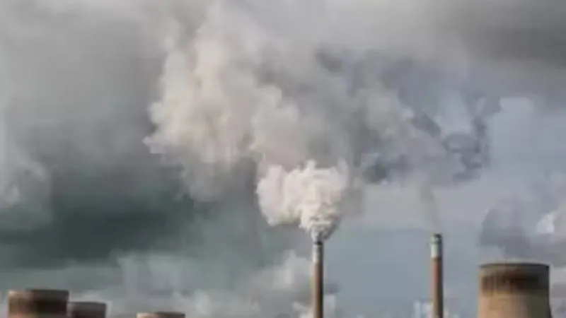 Kanpur Air Pollution: Diwali से पहले ही शहर की बिगड़ी हवा… वायु प्रदूषण ने बजाई खतरे की घंटी, AQI इतने के हुआ पार