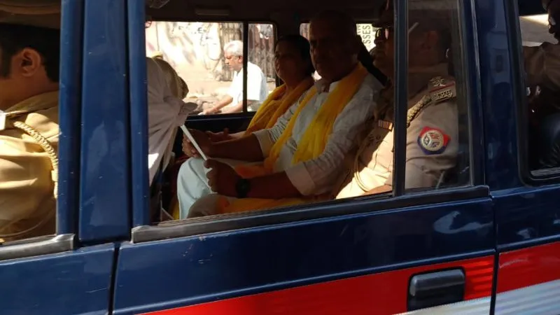 CM Yogi आदित्यनाथ का कानपुर आगमन, सपा विधायक अमिताभ बाजपेई समेत यह नेता किए गए नजरबंद, पुलिस फोर्स तैनात