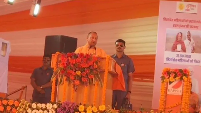 CM Yogi In Auraiya : औरैया पहुंचे सीएम योगी आदित्यनाथ, सांसद राज्यसभा गीता शाक्य व सदर विधायक गुड़िया कठेरिया ने किया स्वागत