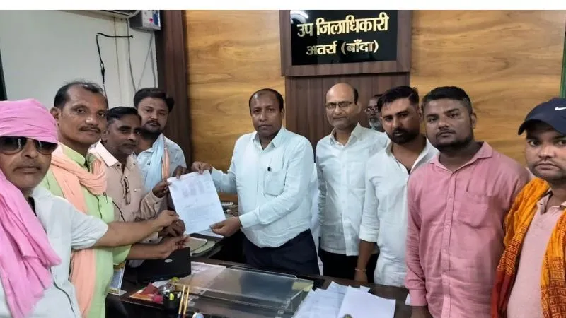 Banda News: नवरात्र महोत्सव में दुरुस्त रहे कस्बे की सफाई व्यवस्था, अतर्रा एसडीएम को ज्ञापन सौंप गिनाईं समस्याएं