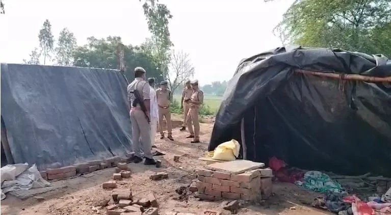 कासगंज: शराब के लिए रुपये न देने पर पति ने पत्नी को ईटों से कुचलकर मार डाला, गिरफ्तार