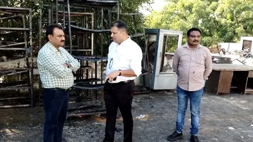 बदायूं: एआरटीओ कार्यालय में लगी आग, पुराना अभिलेख जलकर राख
