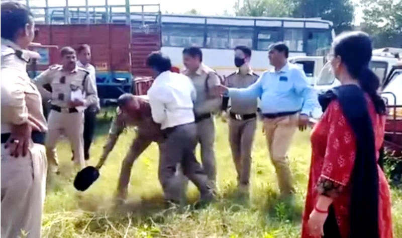 हरिद्वार: ARTOऔर SI के बीच मारपीट किस बात को लेकर...