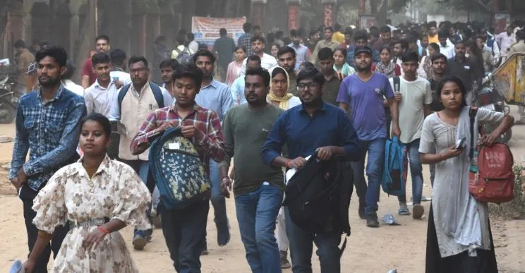 बरेली: गणित के सवालों में उलझे अभ्यर्थी, 12827 ने छोड़ दी परीक्षा
