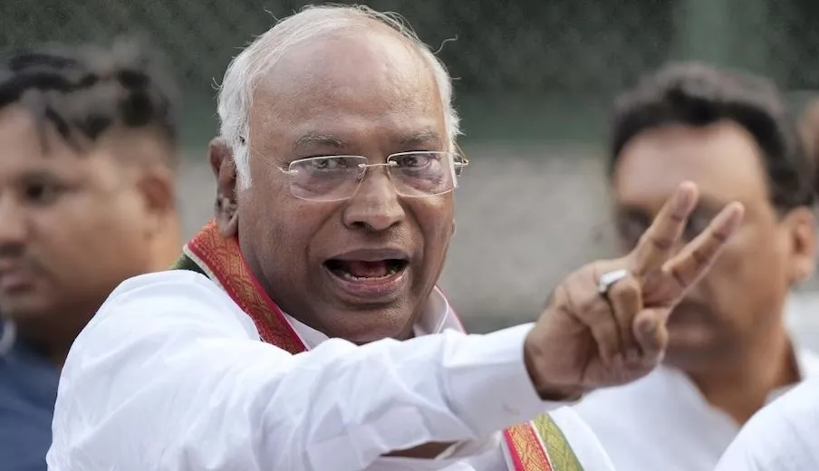 कांग्रेस अध्यक्ष मल्लिकार्जुन खरगे ने कहा- कांग्रेस करेगी तेलंगाना में छह गारंटी लागू 