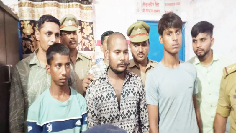 आगरा: कार लूट के इरादे से की गई थी टैक्सी चालक की हत्या, तीन गिरफ्तार