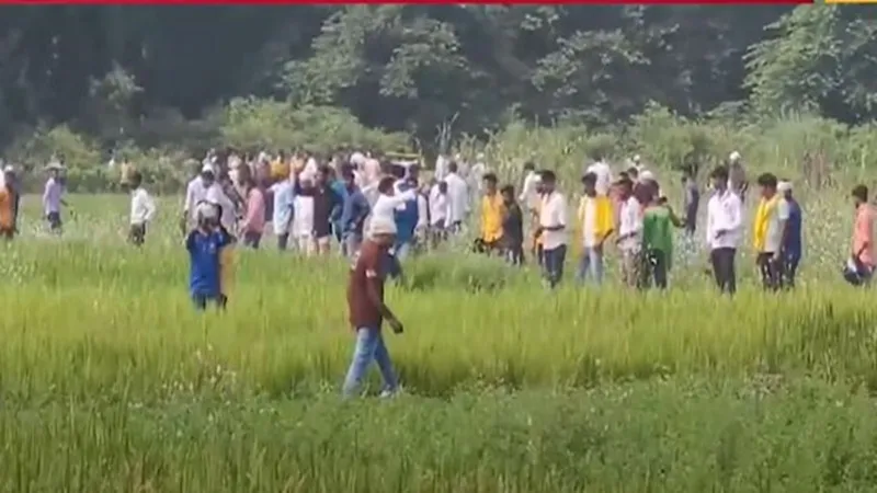 Video: देवरिया में मृतक प्रेम चंद यादव को न्याय दिलाने की मांग, सड़क पर उतरे लोगों को पुलिस ने खदेड़ा