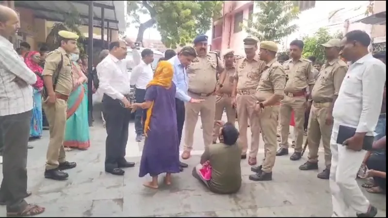 जालौन: नवजात की मौत पर परिजनों का हंगामा, डॉक्टर व नर्सों से की मारपीट