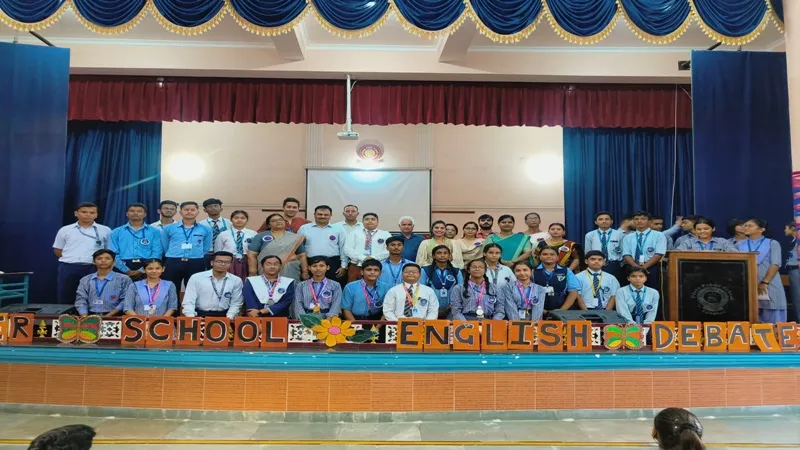 अयोध्या: इंग्लिश डिबेट प्रतियोगिता में बच्चों ने दिखाई प्रतिभा