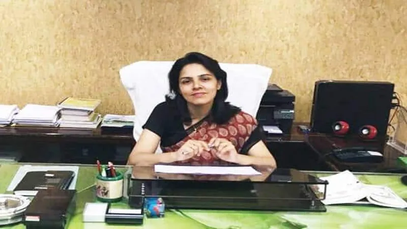 लखनऊ: सरकारी भूमि पर कब्जा चिह्नित कर चलाएं बुलडोजर, मंडलायुक्त ने अधिकारियों को दिए निर्देश