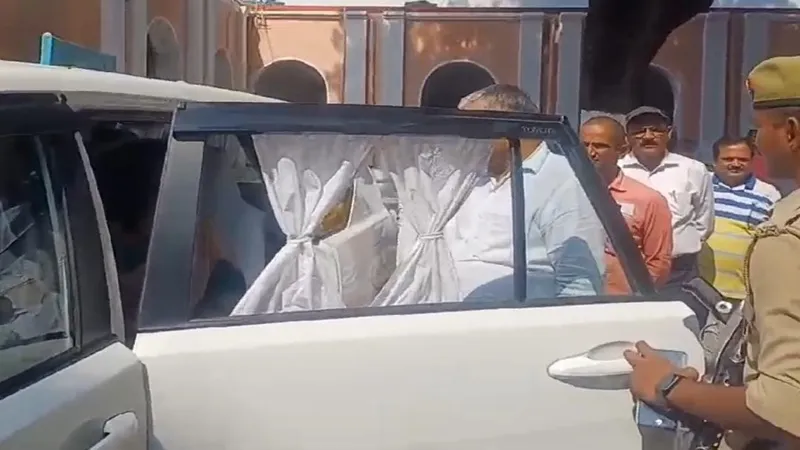 बहराइच: मैं सुबह नौ बजे से ऑफिस में इंतजार कर रही हूं... कलेक्ट्रेट में सीडीओ और डीआईओएस में हुई बहस, देखें Video