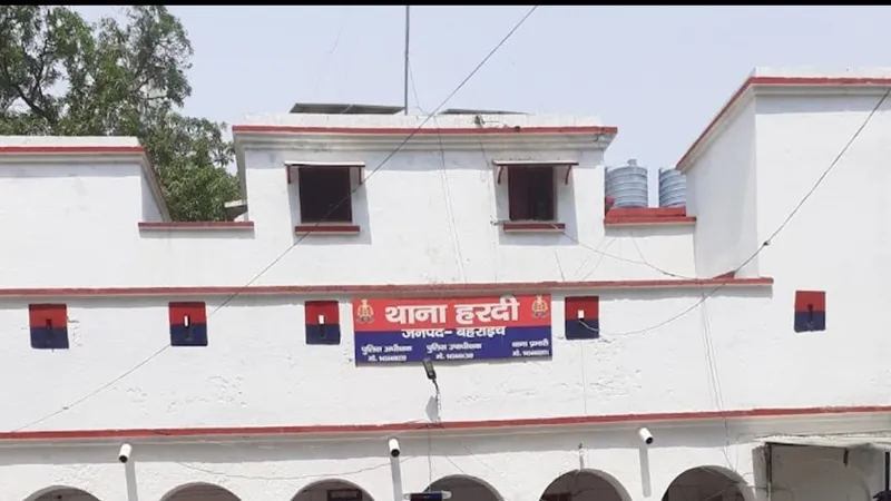 बहराइच: ग्राम समाज की जमीन पर करवा लिया निर्माण, तीन पर केस