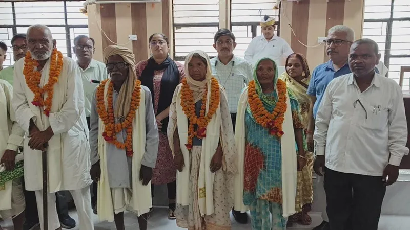 अयोध्या: सम्मानित किए गए सौ वर्ष से ऊपर के 5 बुजुर्ग