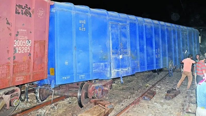 रायबरेली: एनटीपीसी में ट्रैक से उतरी मालगाड़ी की बोगी, मचा हड़कंप, ट्रैक हुआ क्षतिग्रस्त 