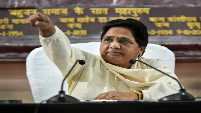 मायावती का आरोप- भाजपा और कांग्रेस के लुभावने वादों से चुनावी माहौल प्रभावित हो रहा