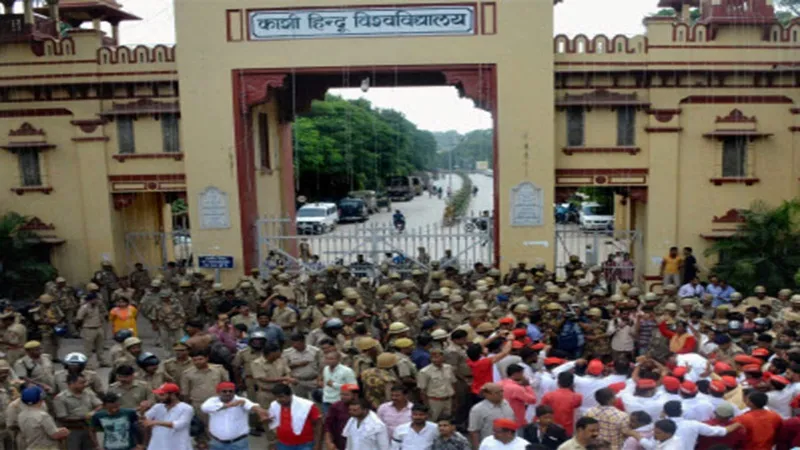 BHU चीफ प्रॉक्टर समेत टीम के दो सदस्यों  ने दिया इस्तीफा, जानें वजह 