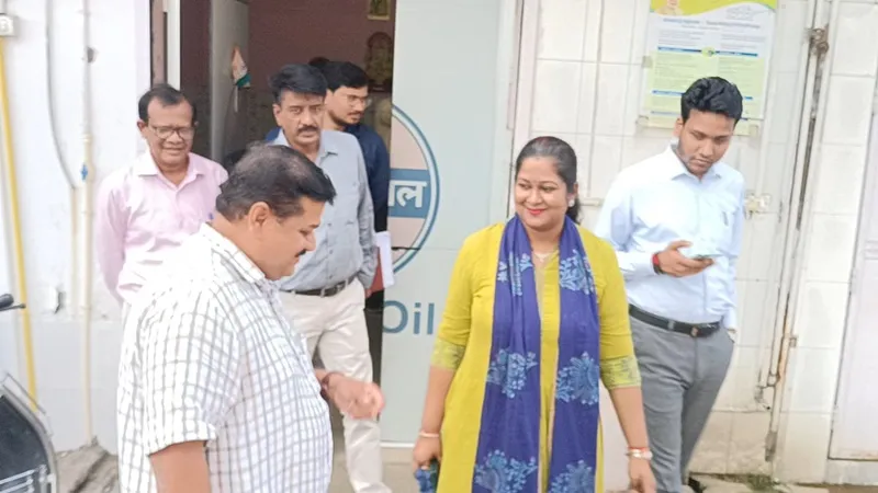 बहराइच: पेट्रोल पंप पर अधिकारियों ने की छापेमारी, संचालकों में हड़कंप
