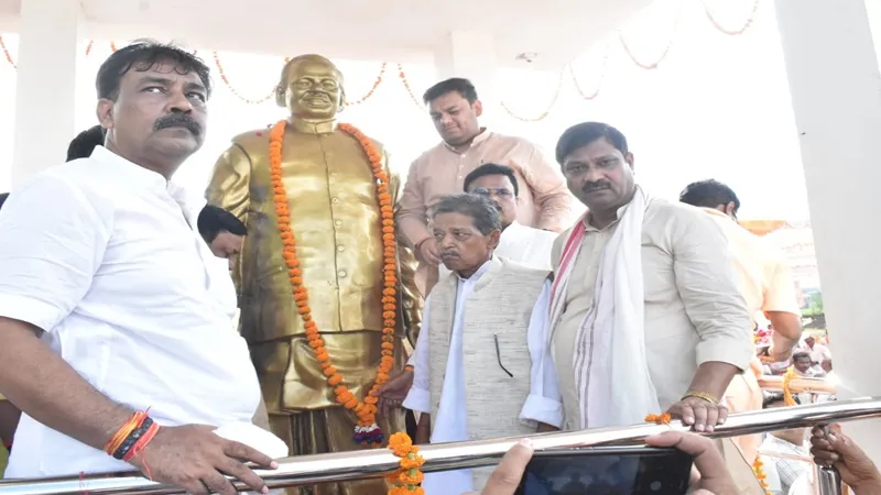 पूर्व मुख्यमंत्री कल्याण सिंह की प्रतिमा का हुआ अनावरण, बोले राजवीर सिंह- बाबूजी के दिल में बसते थे उन्नाव वासी
