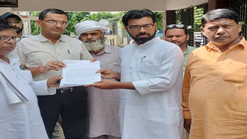 अयोध्या: मस्जिद बद्र के सौदा प्रकरण में सौंपा ज्ञापन, दोषियों पर कार्रवाई की मांग 