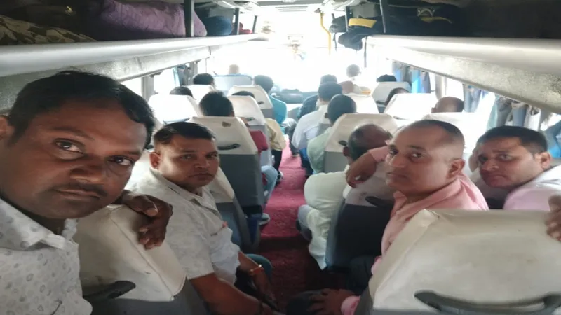 बीएसए की गले की फांस बना लखनऊ में शिक्षकों का घेराव, अयोध्या से गए हैं करीब एक हजार शिक्षक