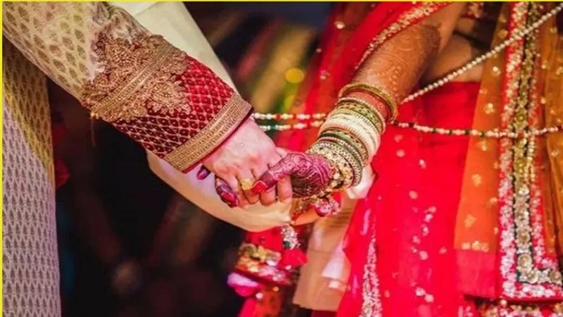 हरदोई: घर से भागे प्रेमी युगल ने पंथ बारी मंदिर में रचाई शादी, परिजनों ने लगाया था यह आरोप