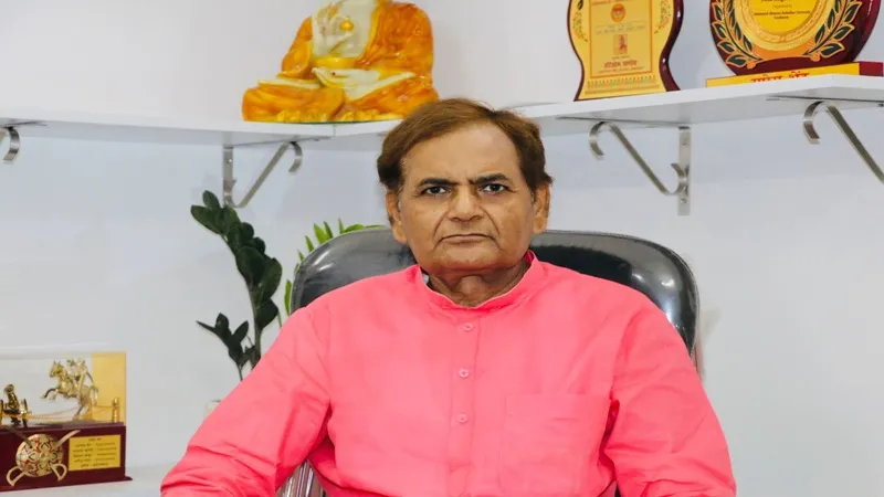 सपा दलित विरोधी पार्टी, पिछड़ों को देती है धोखा: डॉ. लालजी प्रसाद निर्मल