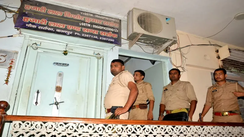 कानपुर: सर्राफा कारोबारियों के यहां आईटी का छापा, खंगाले अभिलेख