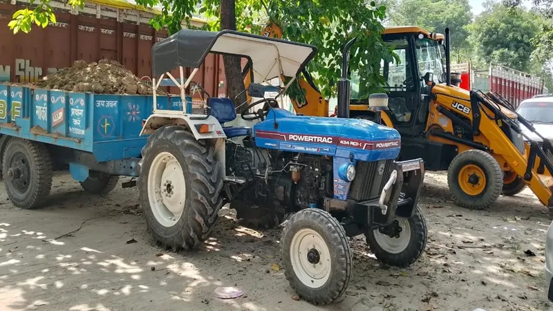 अयोध्या: अवैध खनन को लेकर छापेमारी, एक जेसीबी व ट्रैक्टर ट्रॉली सीज
