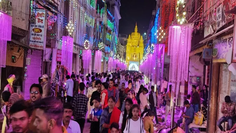 सुलतानपुर दुर्गा पूजा महोत्सवः पूजा पंडालों से उठीं माता रानी, सजाई गईं आकर्षक झांकी