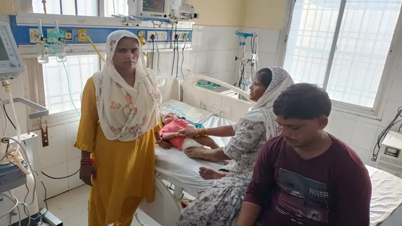 बहराइच: सौतेली मां पर लगा मासूम बेटे को जहरीला पदार्थ खिलाने का आरोप, जिला अस्पताल में भर्ती