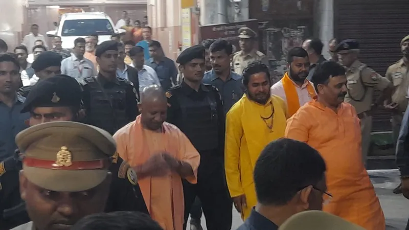 दो दिवसीय दौरे पर काशी पहुंचे सीएम योगी, बोले- अन्नदान के महत्व की समझ भारतीयों से अधिक किसी को नहीं