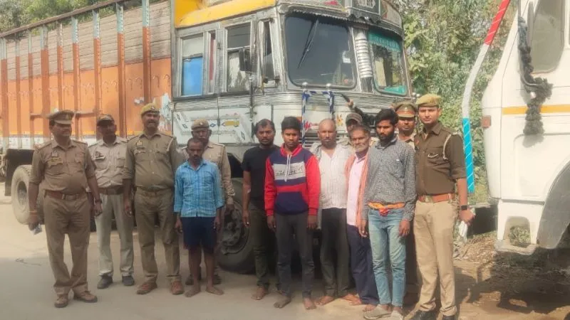Chitrakoot News: जल जीवन मिशन के दो ट्रकों में लदे 78 पाइप बरामद, इतने आरोपी हुए गिरफ्तार