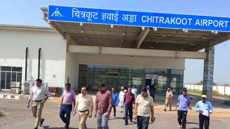 Chitrakoot: अधूरे कामों को जल्द पूरा कराएं, रखें गुणवत्ता का ध्यान, कमिश्नर ने एयरपोर्ट मुआयने के दौरान दिए निर्देश