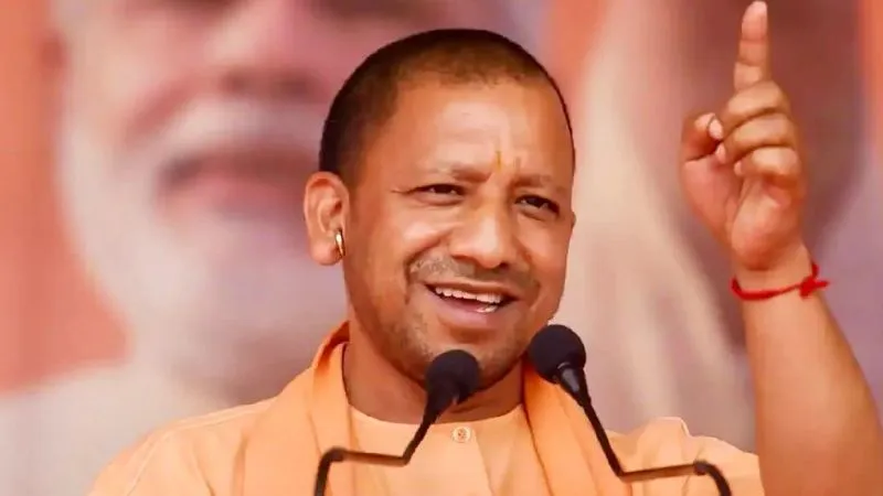 Kanpur के पुलिस-प्रशासन की परीक्षा की घड़ी… CM Yogi के दो कार्यक्रम और 68 केंद्रों पर पीईटी परीक्षा, उमड़ी भारी भीड़