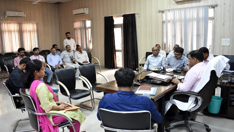 मुरादाबाद : बुध बाजार में 15 तक पूरा करें विद्युत लाइन के भूमिगतीकरण का कार्य