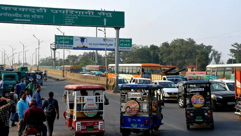 Kanpur News: सुगम यातायात के लिए अधिकारियों ने की समीक्षा… इन बिंदुओं पर चर्चा कर लिया गया फैसला 