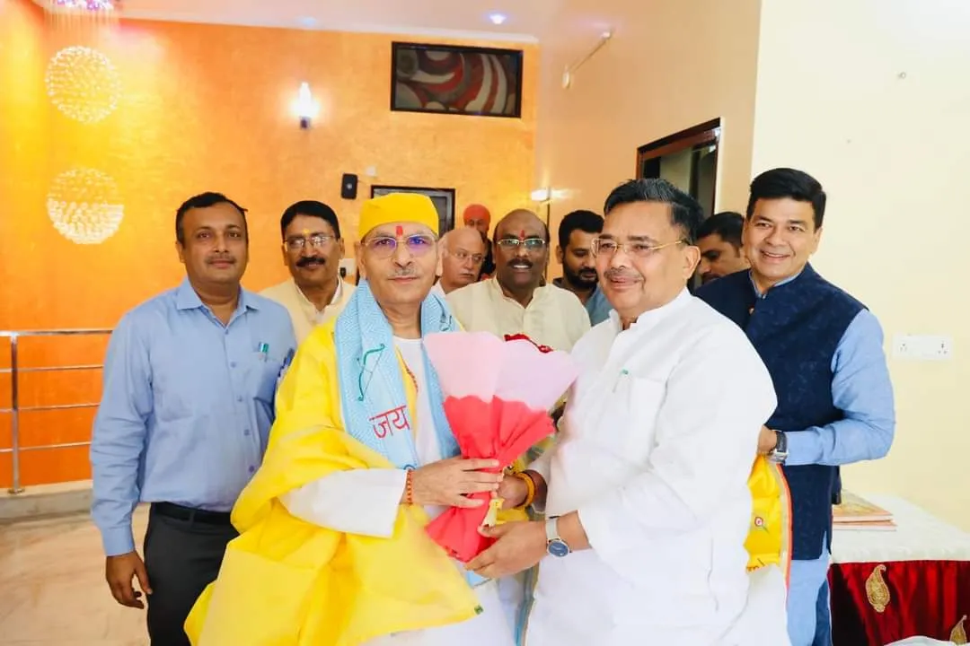 बरेली: प्रभारी मंत्री की बैठक में हंगामा, विधायकों ने अधिकारियों पर बात ना सुनने का लगाया आरोप