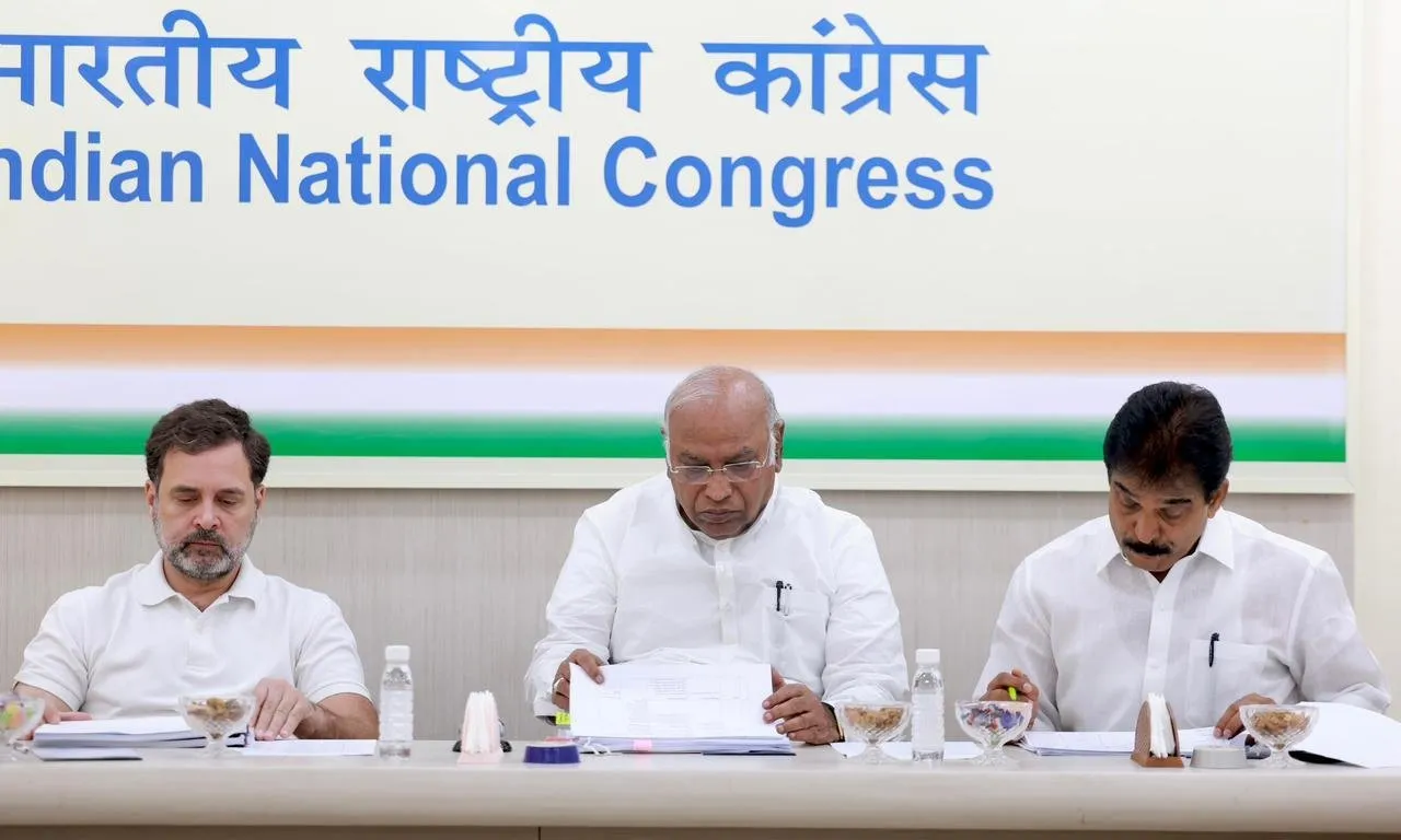 कांग्रेस की सीईसी ने मध्य प्रदेश विधानसभा चुनाव के लिए उम्मीदवारों के चयन को लेकर की चर्चा 