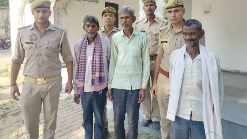 Farrukhabad News: लापता वृद्ध का कंकाल बरामद… पुलिस ने दो लोगों को हिरासत में लिया, ये है पूरा मामला